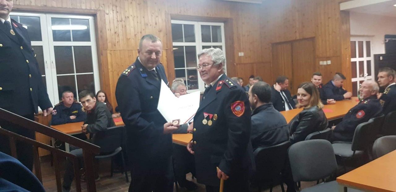 DVD NOVO SELO Održana izvještajna skupština: Spomenicu za 50 godina rada primio Nikola Đorđević DVD NOVO SELO Održana izvještajna skupština: Spomenicu za 50 godina rada primio Nikola Đorđević