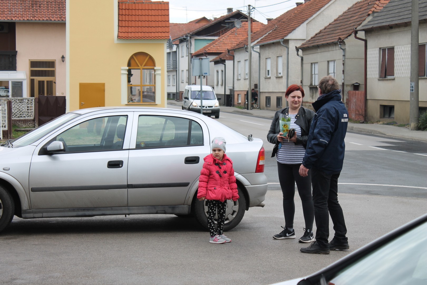 Komunalni radnici Općine damama dijelili cvijeće povodom Dana žena