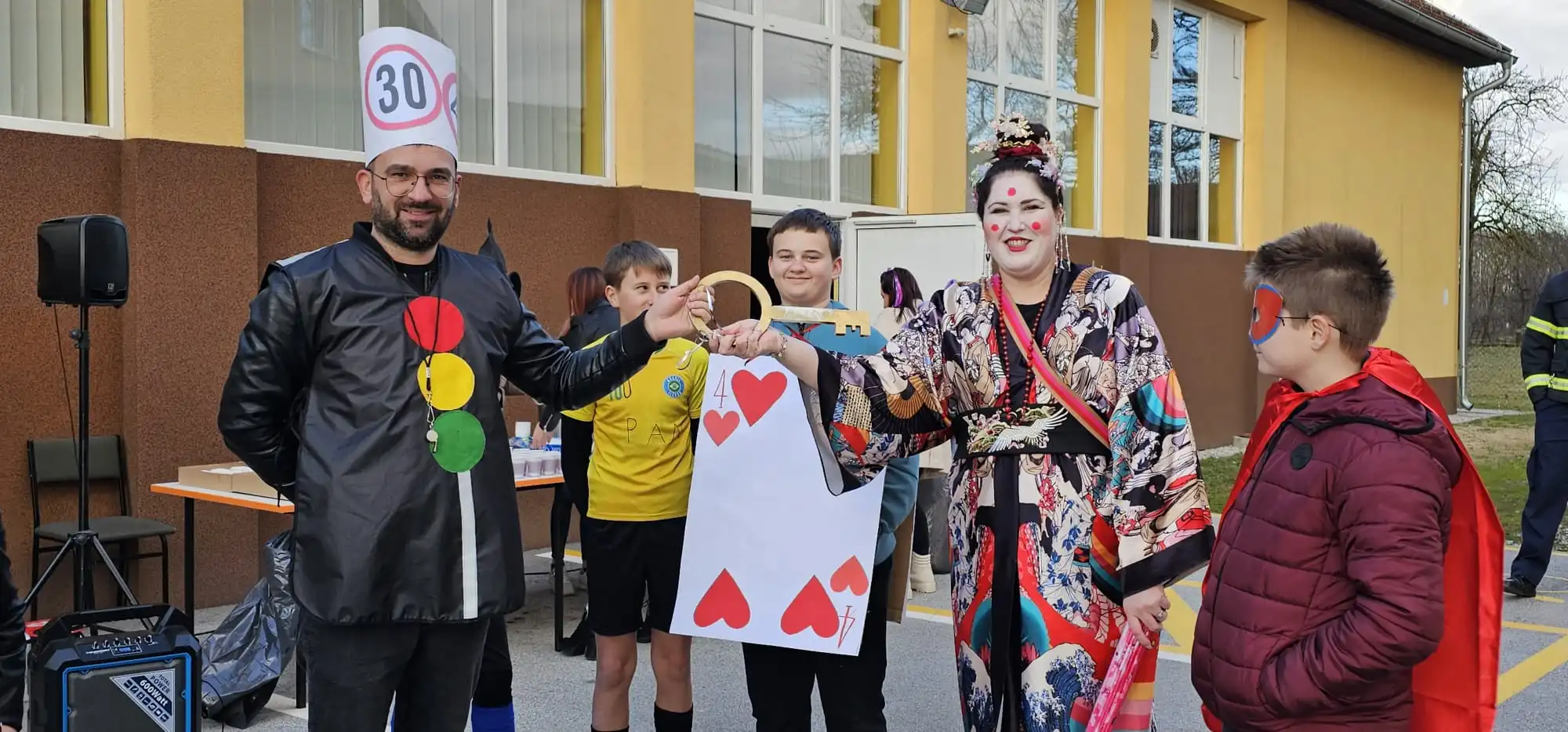 fašnik, vratišinec, 2024 (12) fašnik, vratišinec, 2024 (12)