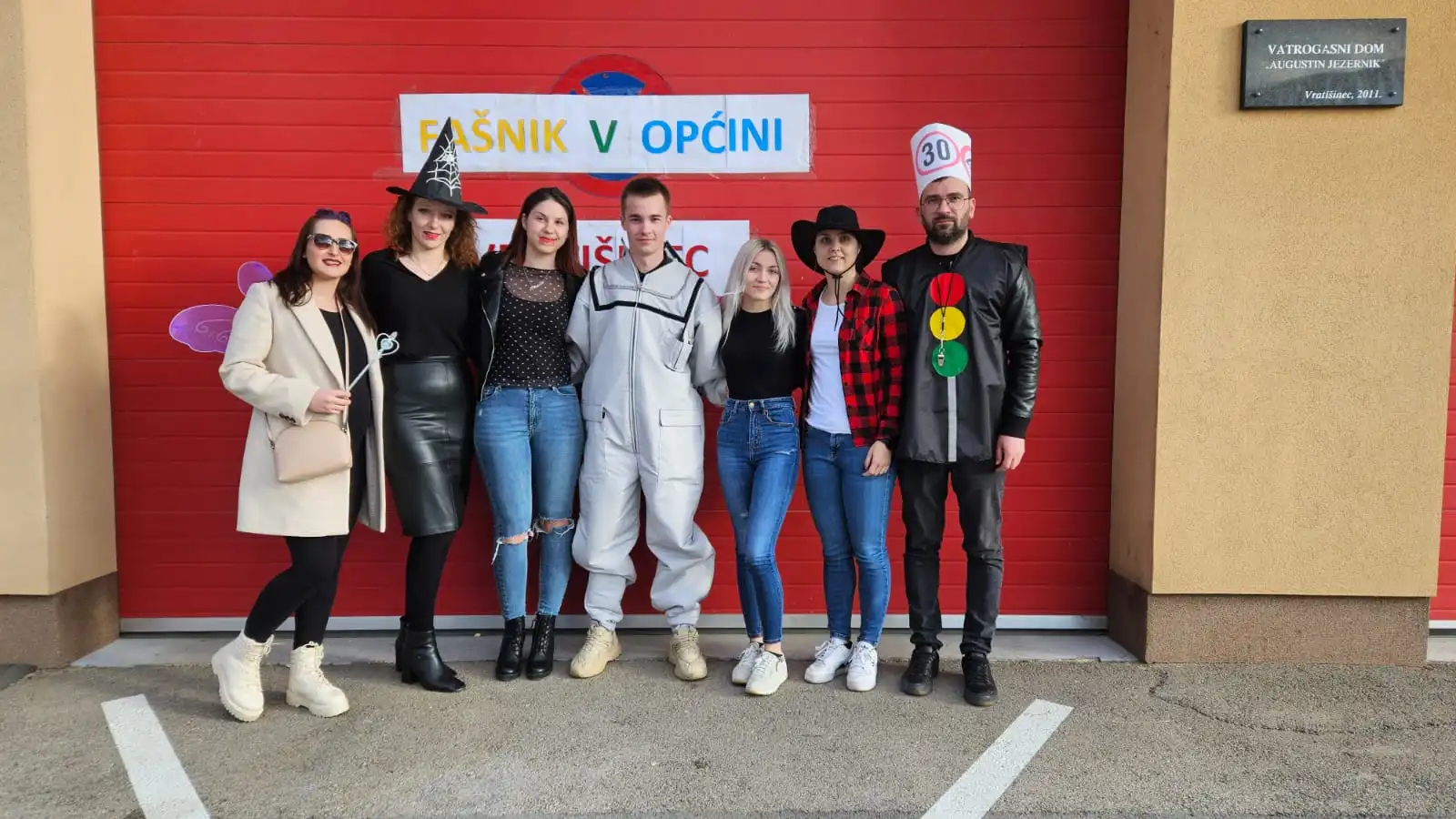 fašnik, vratišinec, 2024 (14) fašnik, vratišinec, 2024 (14)