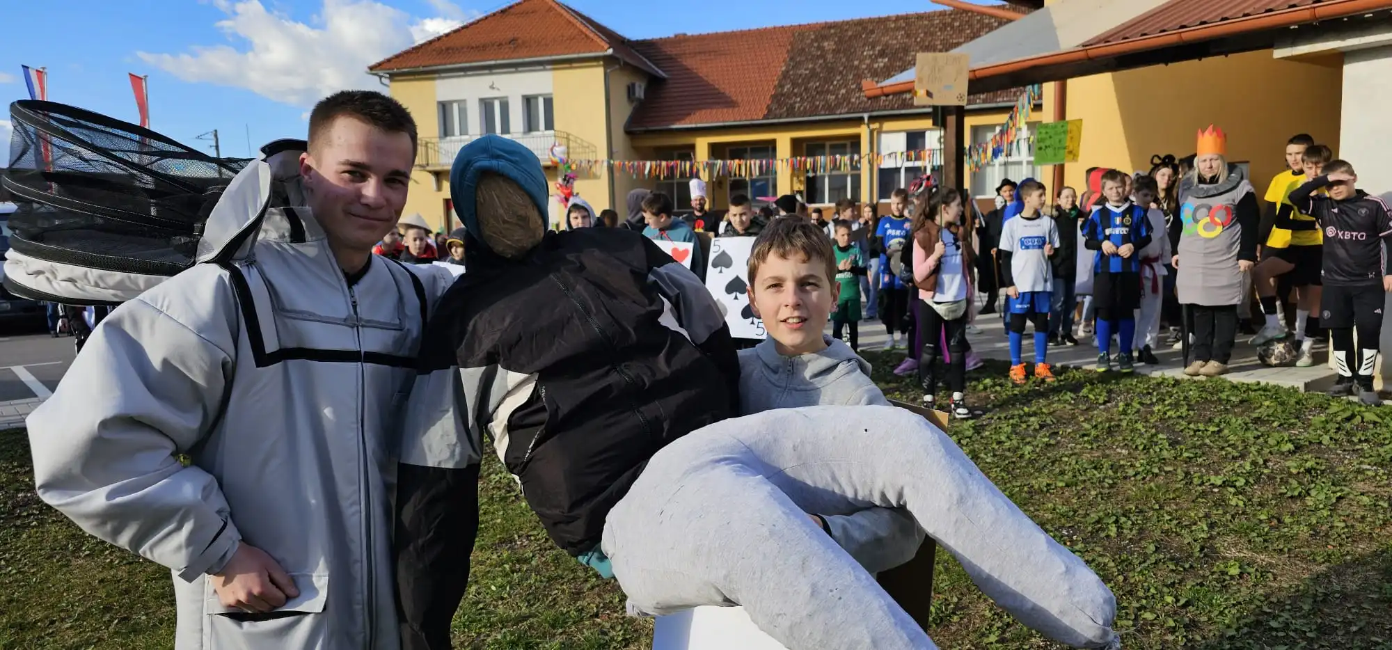 fašnik, vratišinec, 2024 (15) fašnik, vratišinec, 2024 (15)