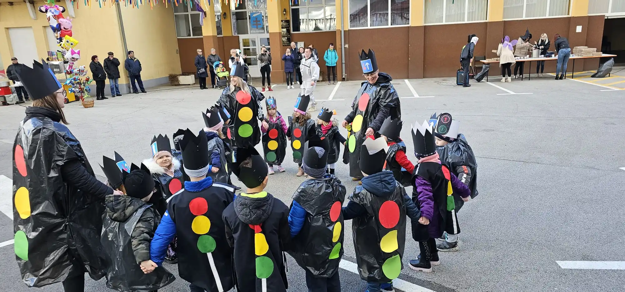 fašnik, vratišinec, 2024 (16) fašnik, vratišinec, 2024 (16)