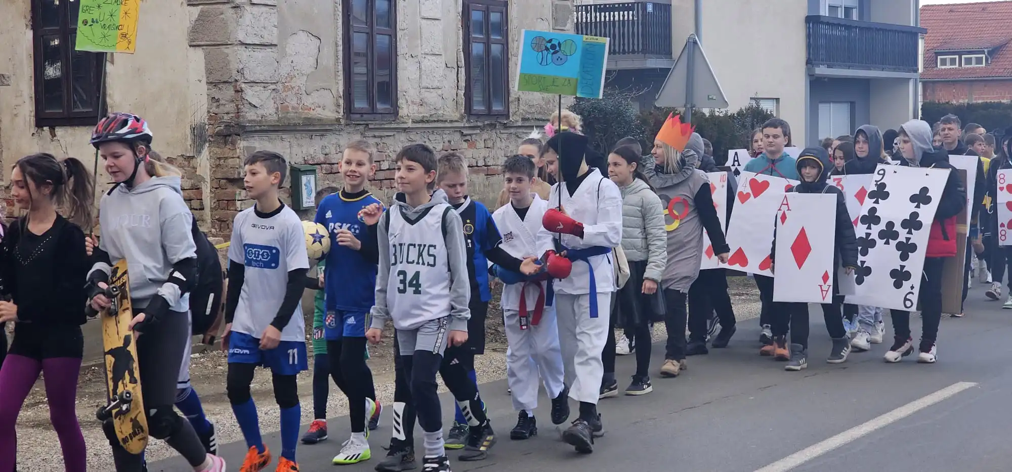 fašnik, vratišinec, 2024 (5) fašnik, vratišinec, 2024 (5)