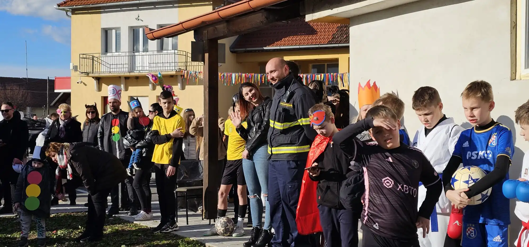 fašnik, vratišinec, 2024 (6) fašnik, vratišinec, 2024 (6)