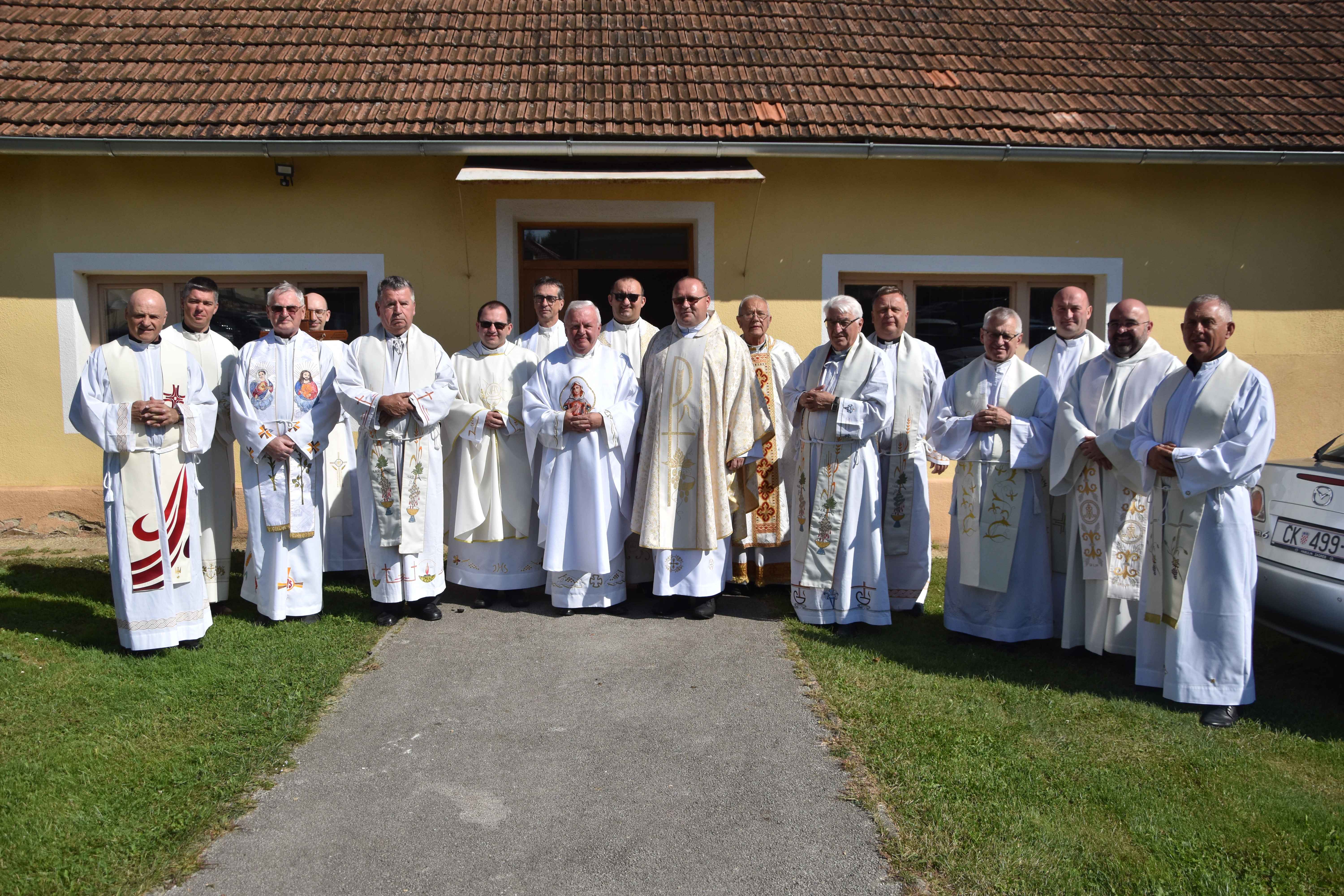 FOTO Selnica: Velečasni Josip Horvat obilježio Zlatnu svetu misu- 50 godina svećeništva FOTO Selnica: Velečasni Josip Horvat obilježio Zlatnu svetu misu- 50 godina svećeništva