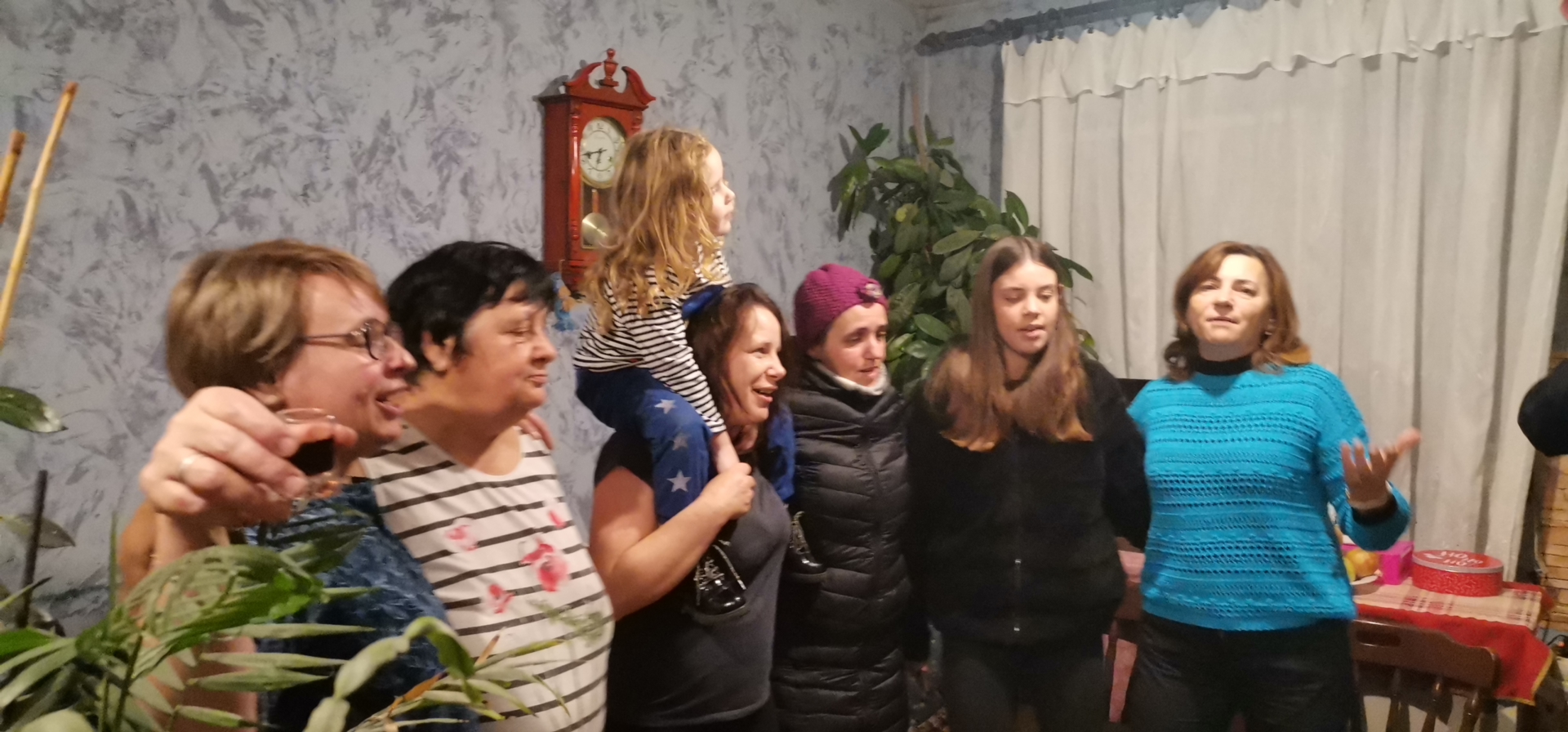 IZNENAĐENJE ZA 70. ROĐENDAN Ivana Novaka, dimnjačara iz Kuršanca, u rano jutro iznenadili njegovi najmiliji IZNENAĐENJE ZA 70. ROĐENDAN Ivana Novaka, dimnjačara iz Kuršanca, u rano jutro iznenadili njegovi najmiliji