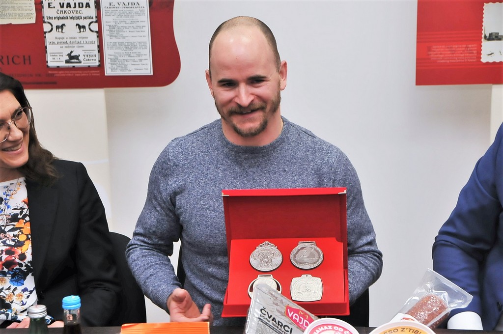 Nakon 25 godina Vajda i dalje uz Filipa Udea