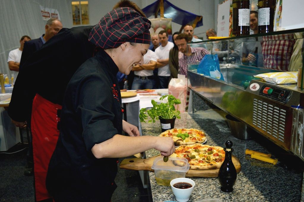 kristinahaluzanpizzeriaohara407