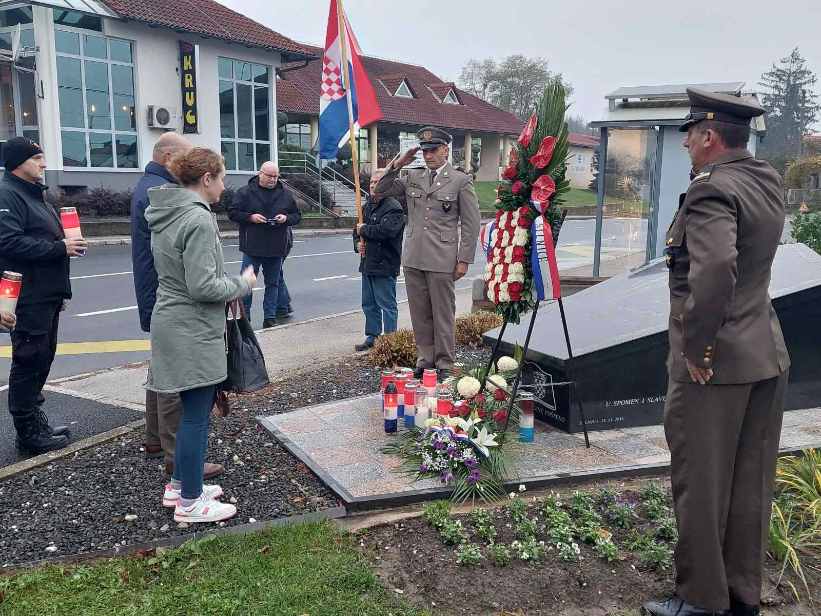 FOTO U Selnici odana počast poginulim hrvatskim braniteljima