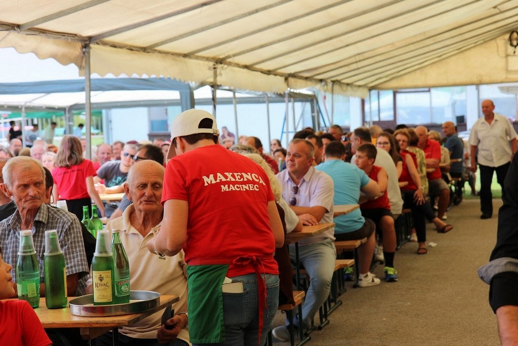 Mještani mimohodom obilježili Dan Macinca i proslavili blagdan Velike Gospe uz izložbu ‘Macinec na biciklima’