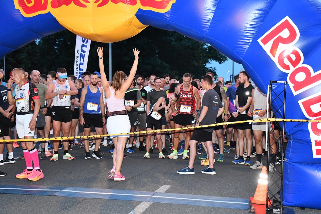 POGLEDAJTE TKO JE SVE TRČAO Veliki broj trkača na ‘Čakovečkom noćnom ceneru’