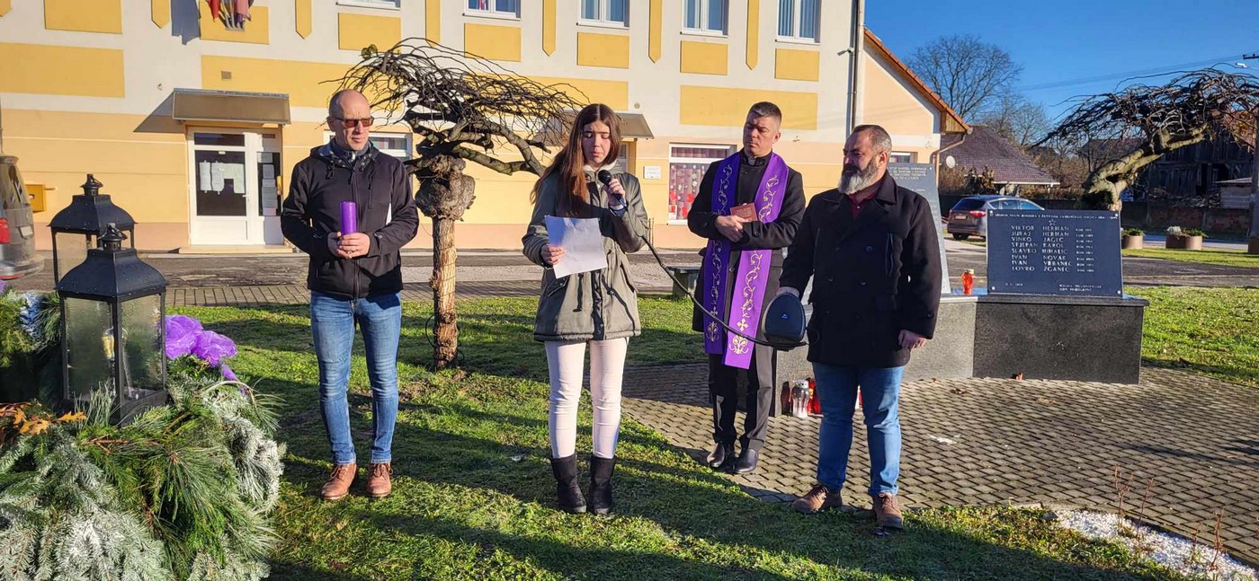 PRIBISLAVEC Ispred Društvenog doma zapaljena je prva adventska svijeća, svijeća nade i vjere!