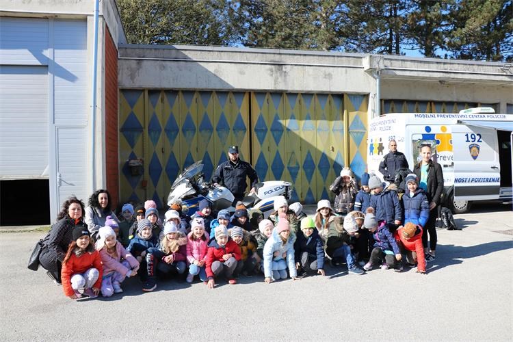 Zmajčeki iz Strahoninca posjetili Policijsku upravu međimursku