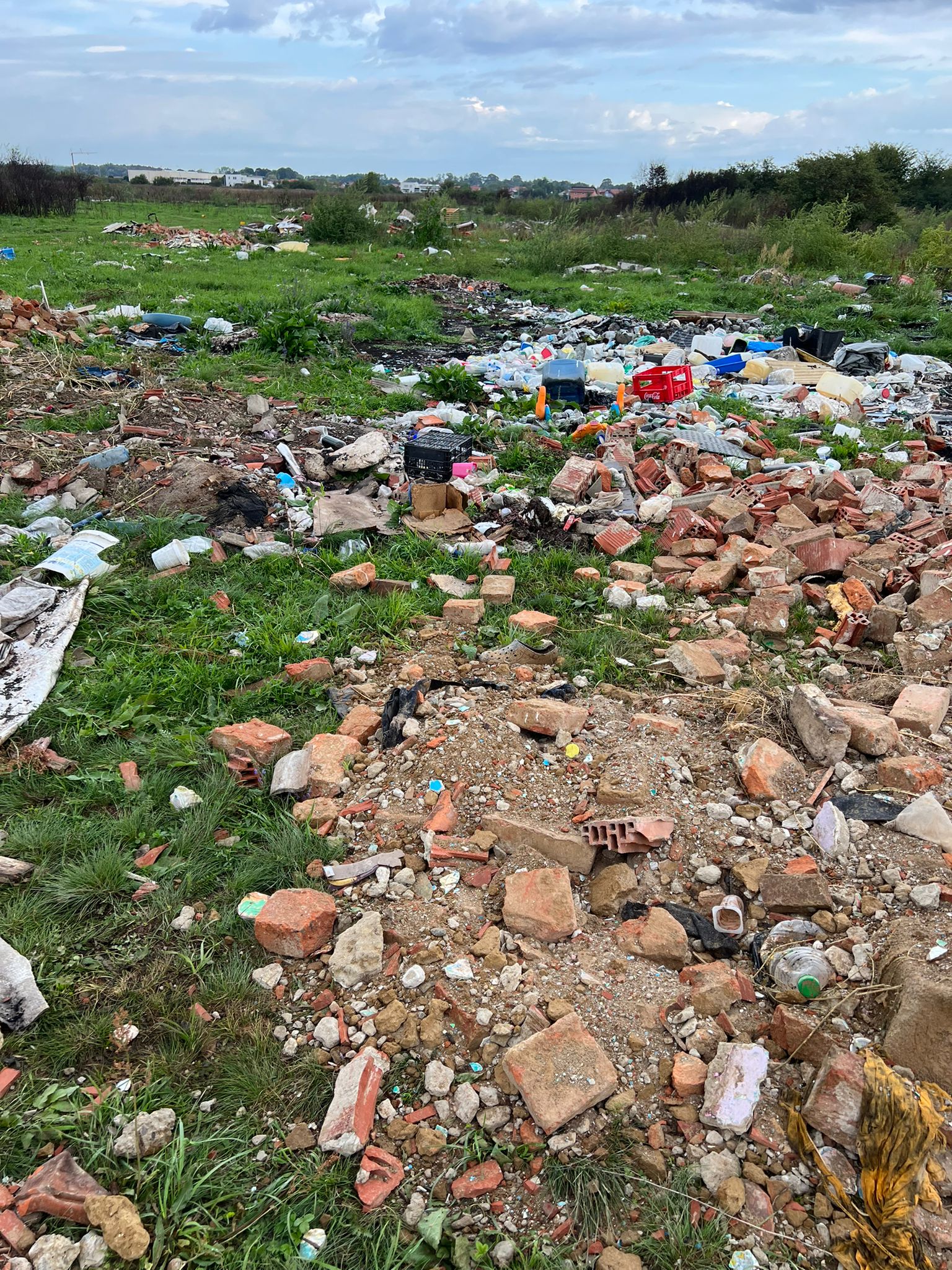 U PRIBISLAVCU NEMA POMAKA Načelnik Ladić apelira na građane da otpad ne odlažu ilegalno! U PRIBISLAVCU NEMA POMAKA Načelnik Ladić apelira na građane da otpad ne odlažu ilegalno!
