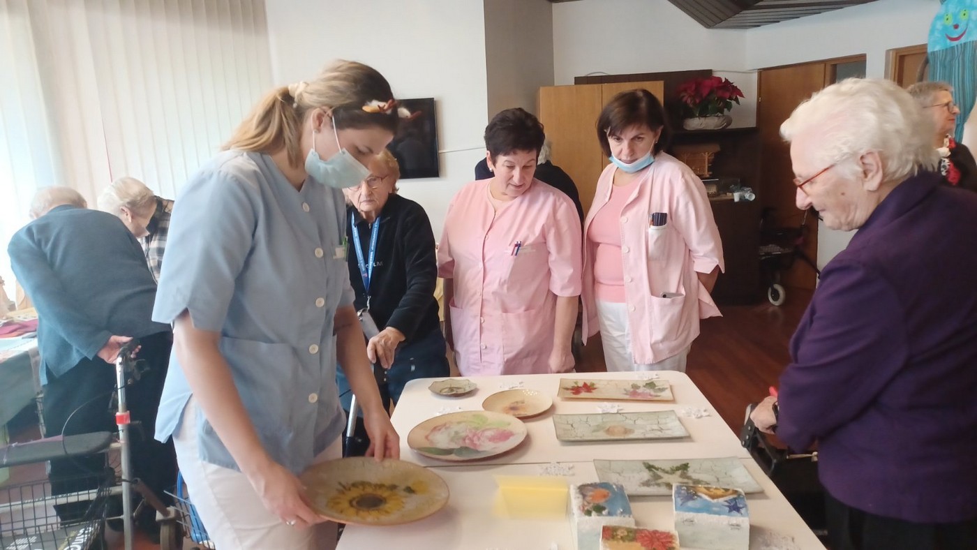 FOTO U tijeku je krasna Božićna izložba ručnih radova korisnika Doma za starije i nemoćne osobe u Čakovcu