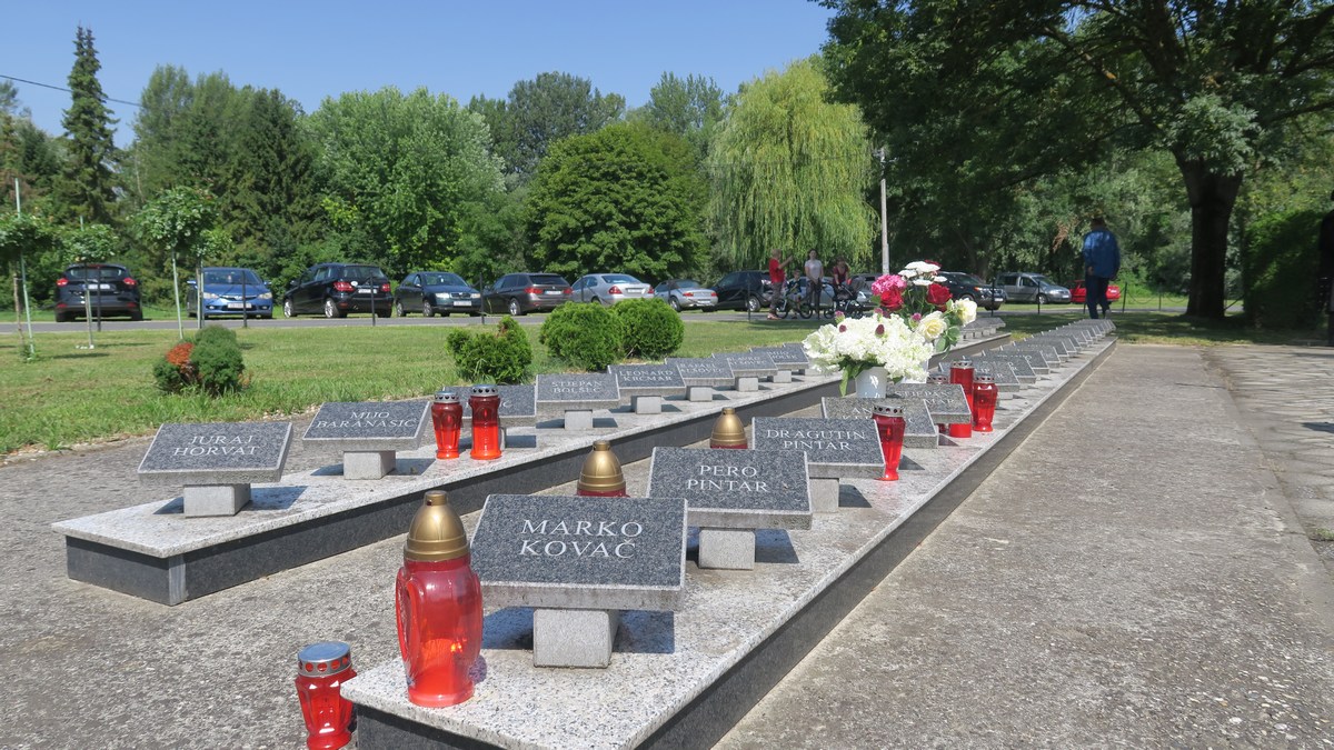 Odavanjem počasti svim poginulim i nestalim braniteljima i pripadnicima antifašističkog pokreta obilježen Dan antifašističke borbe u Međimurju Odavanjem počasti svim poginulim i nestalim braniteljima i pripadnicima antifašističkog pokreta obilježen Dan antifašističke borbe u Međimurju