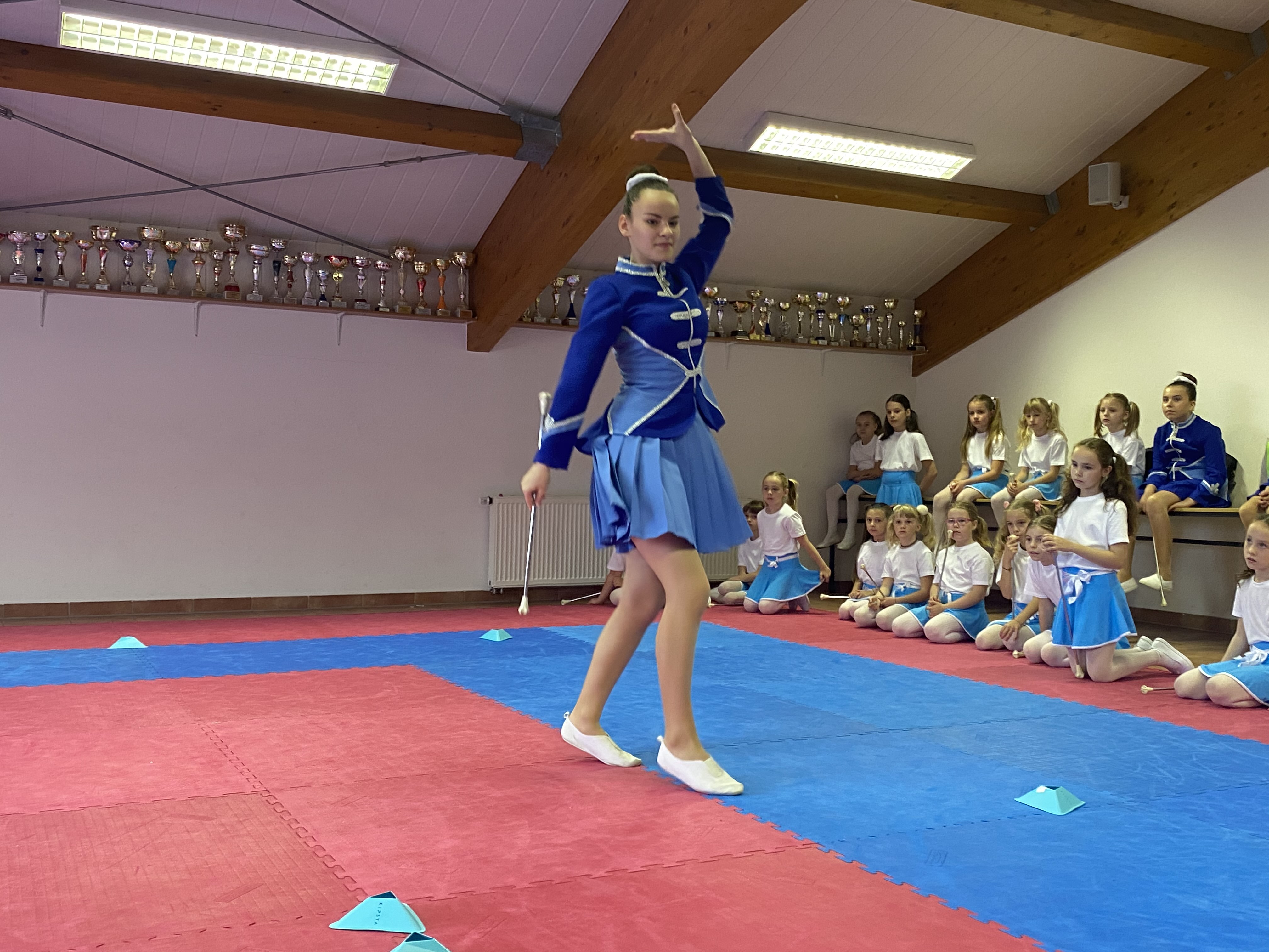 MAŽORETKINJE MALE SUBOTICE U novim uniformama do medalja!