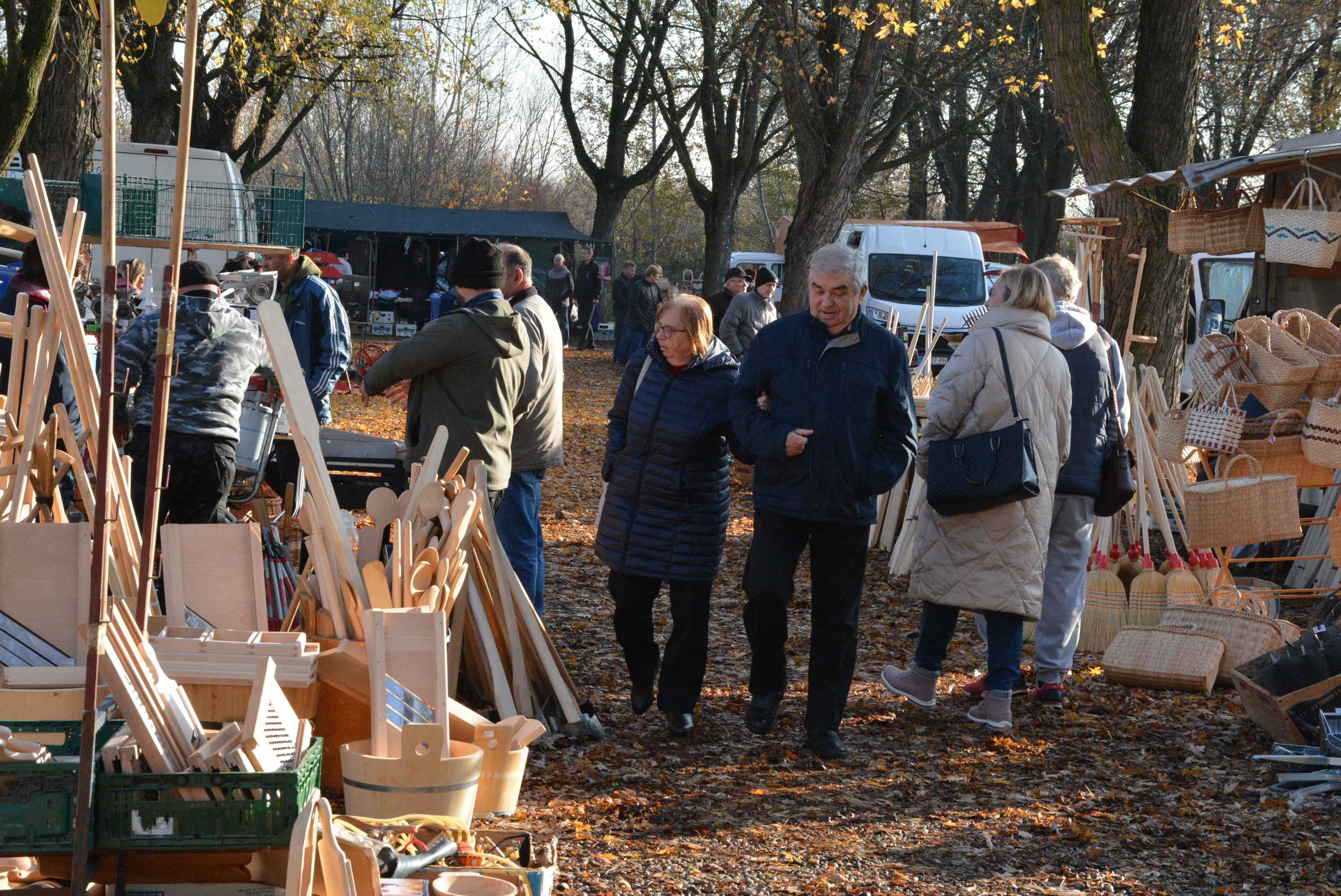 FOTO Čakovečki sajam odolijeva zimskoj hladnoći – posjetitelji hrabro istraživali bogatu ponudu unatoč mrazu na automobilima
