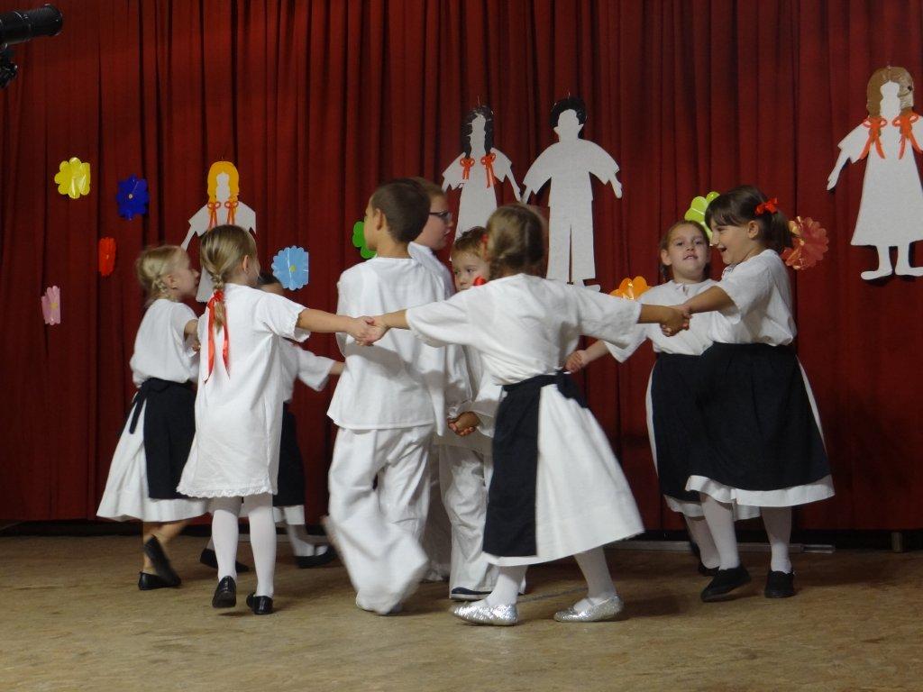 Prvi dječji folklorni susreti u Žiškovcu