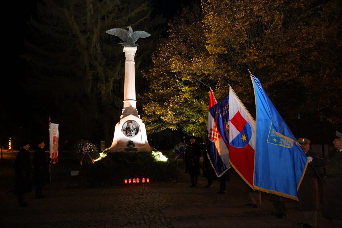 DAN SJEĆANJA Čakovec se i ove godine dostojanstveno prisjetio žrtava Vukovara i Škrabrnje te obljetnice pogibije Nikole VII. Zrinskog DAN SJEĆANJA Čakovec se i ove godine dostojanstveno prisjetio žrtava Vukovara i Škrabrnje te obljetnice pogibije Nikole VII. Zrinskog