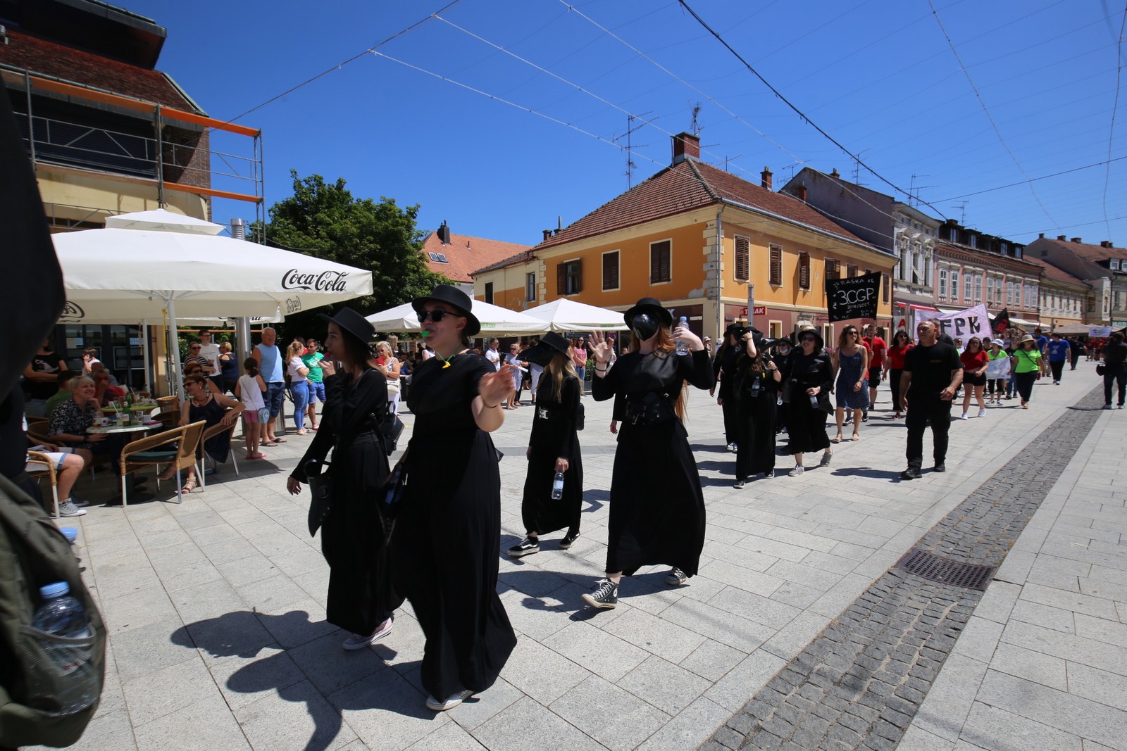 Vesela kolona međimurskih maturanata prošetala Čakovcem