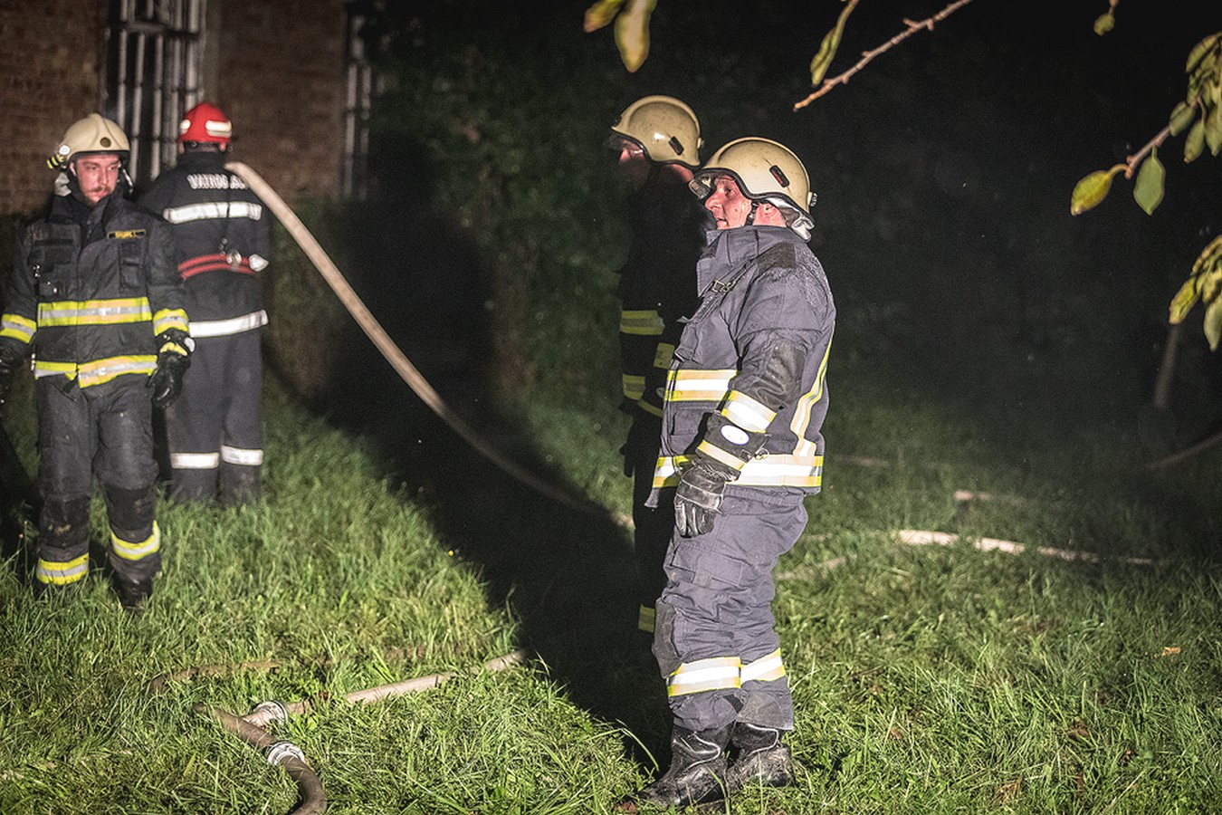 POŽAR U PRELOGU Brojni vatrogasci borili se s požarom bivšeg skladišta