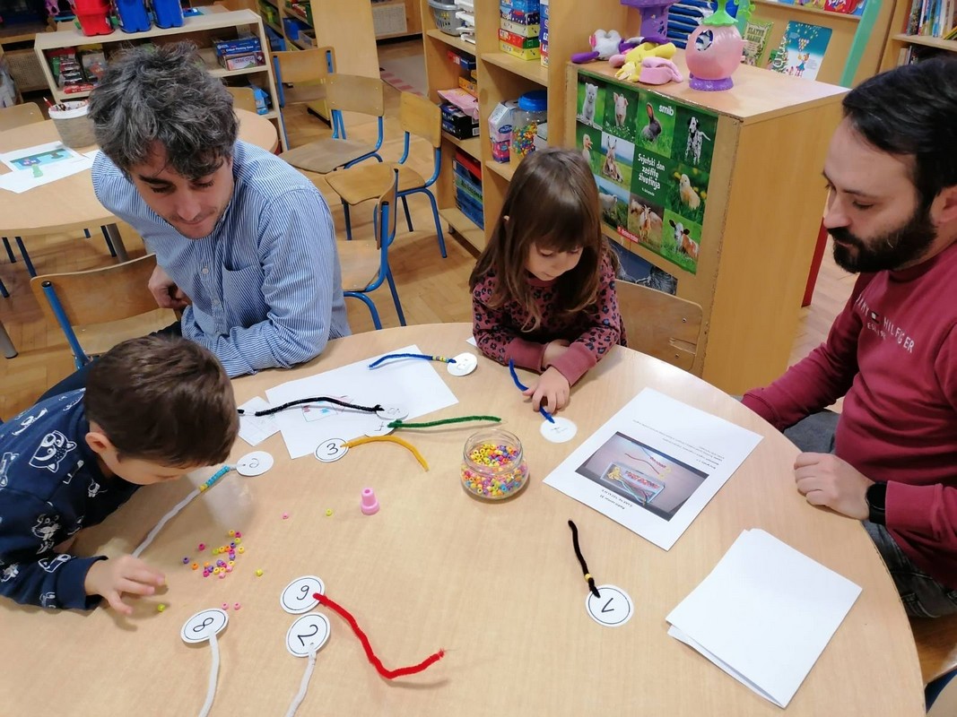 ZABAVA S BROJKAMA U vrtiću Cipelica se održala Večer matematike