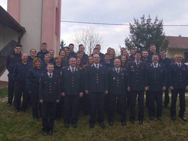 FOTO U DVD-u Preseka 25 kandidata položilo za vatrogasca i1 kandidat za vatrogasca prve klase FOTO U DVD-u Preseka 25 kandidata položilo za vatrogasca i1 kandidat za vatrogasca prve klase