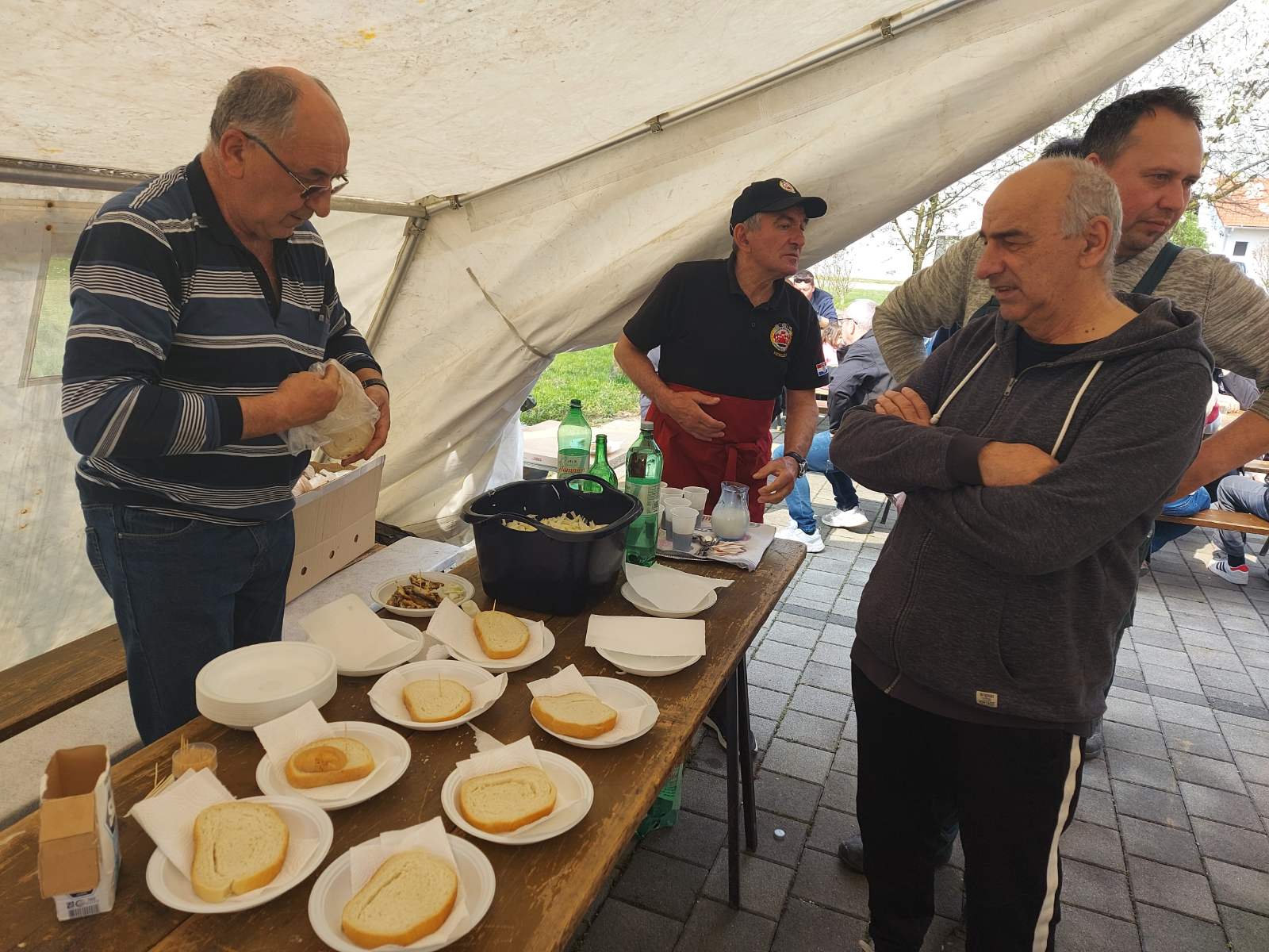 Podjela ribica u Nedelišću na Veliki petak uz humanitarnu notu