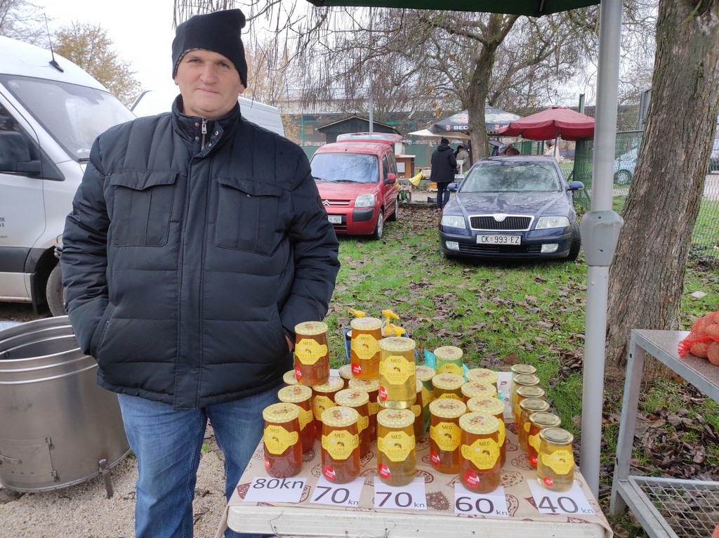 ČAKOVEČKI SAJAM Nema čega nema pa čak i – božićnih žaruljica!