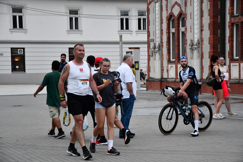 POGLEDAJTE TKO JE SVE TRČAO Veliki broj trkača na ‘Čakovečkom noćnom ceneru’