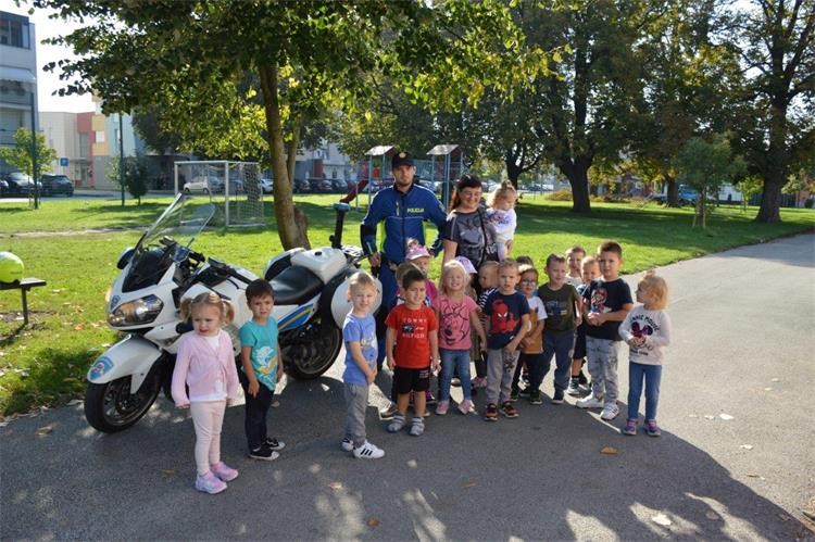 Policijski motociklist, vrtić Pčelice