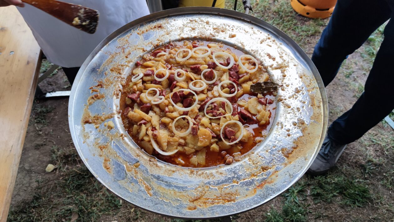 festival krumpira, kotlić (9)