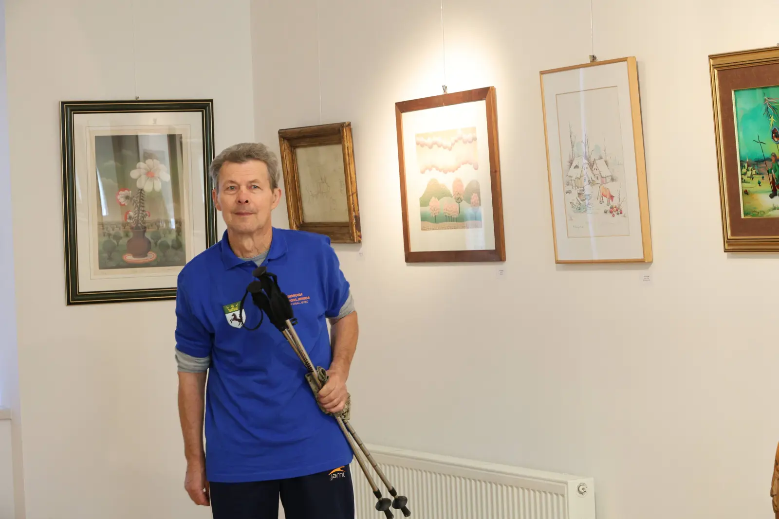 festival nordijskog hodanja i pješačenja 2024, posjet crkvi i muzeju (3)