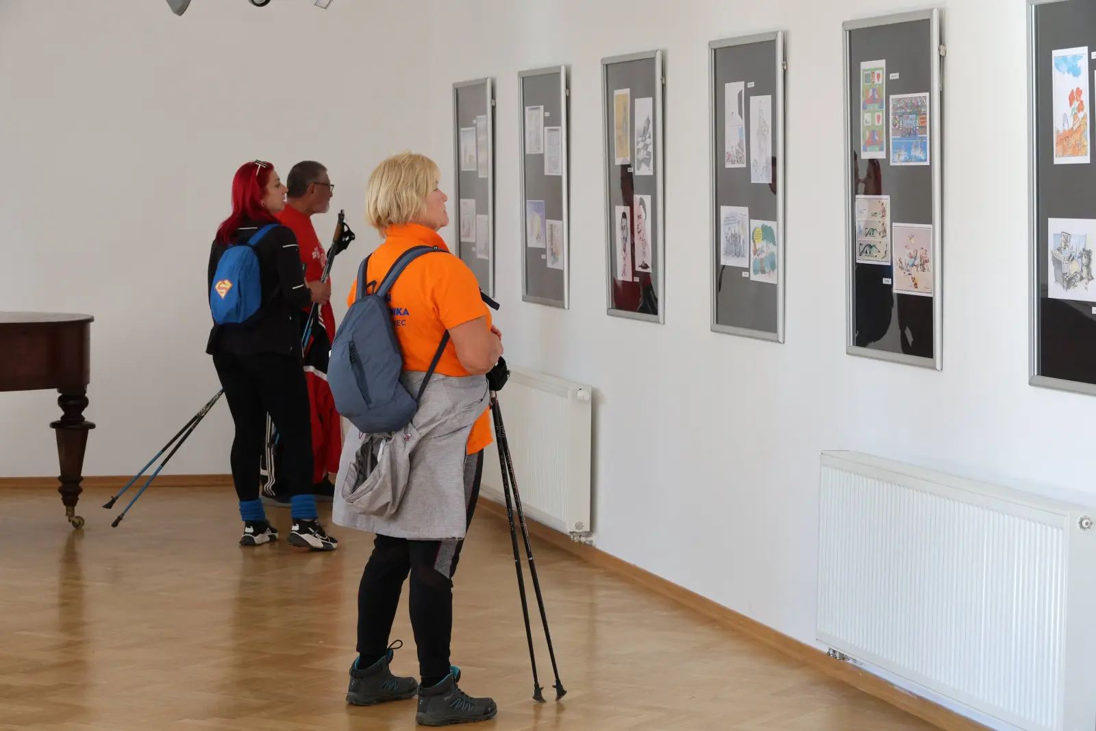 festival nordijskog hodanja i pješačenja 2024, posjet crkvi i muzeju (5)