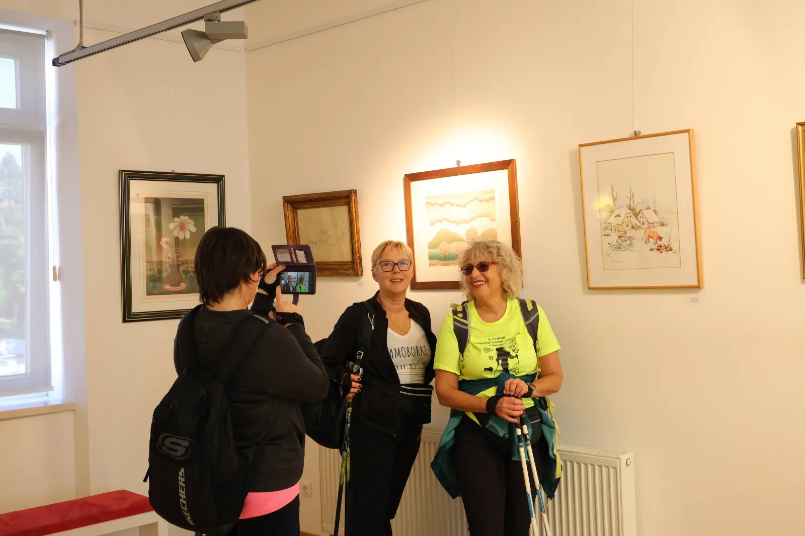 festival nordijskog hodanja i pješačenja 2024, posjet crkvi i muzeju (6)