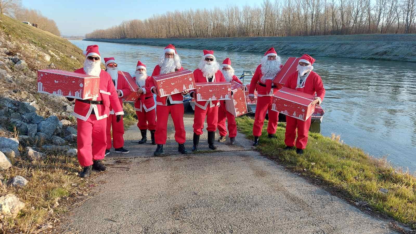 U Donji Vidovec stigli zlatomrazevi u čamcima s čak 300 poklona!