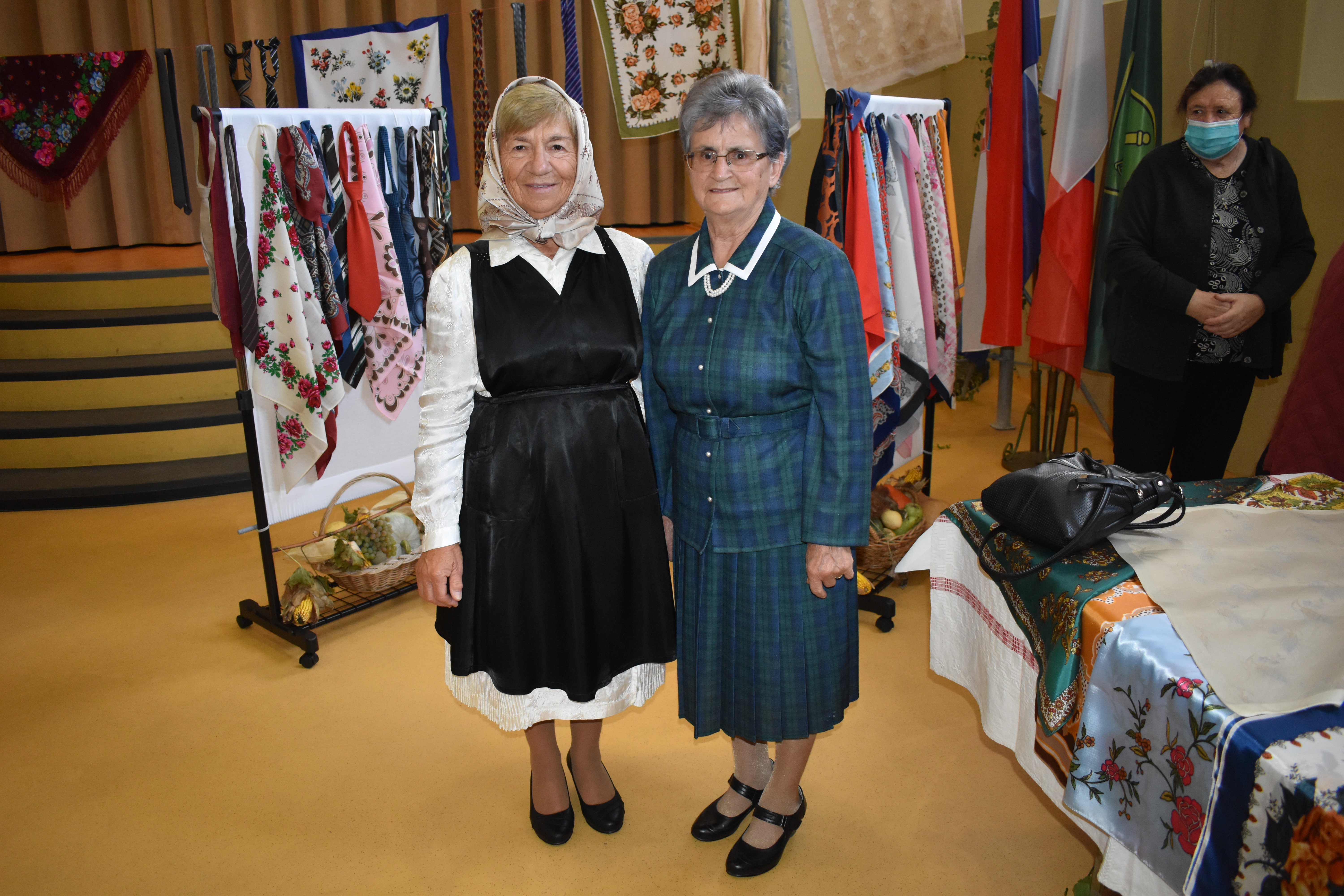 Izložba marama i kravata u Domašincu
