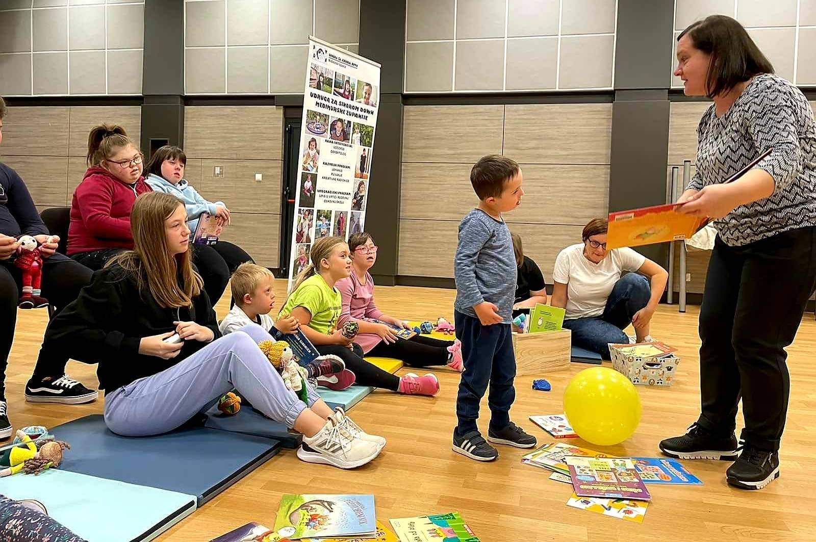 Članovi međimurske Udruge za sindrom Down posjetili ‘Heklice u knjižnici’
