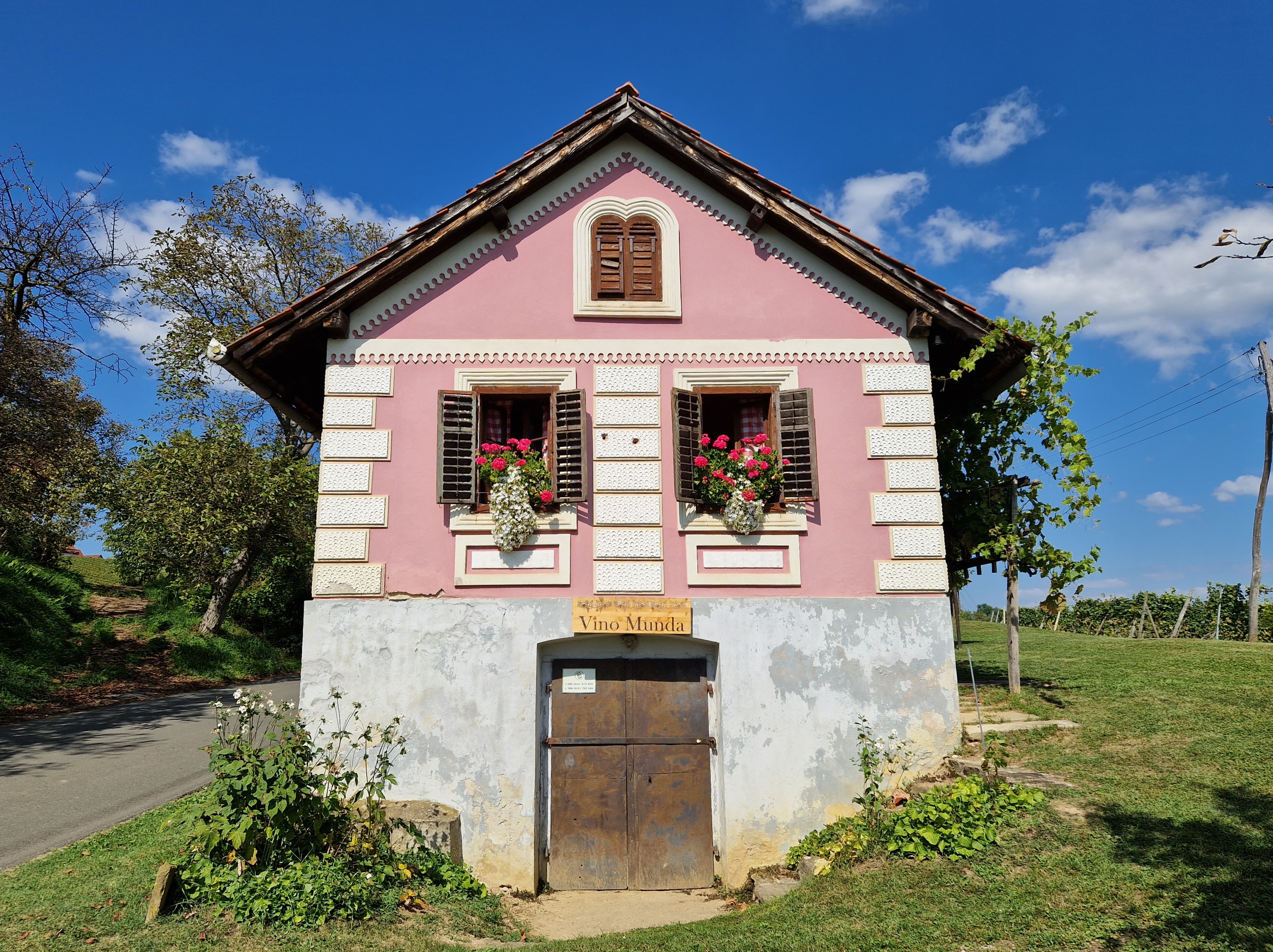 MEĐUNARODNA RADIONICA I DEGUSTACIJA Kušačima je bilo ponuđeno pet setova kvalitetnih vina