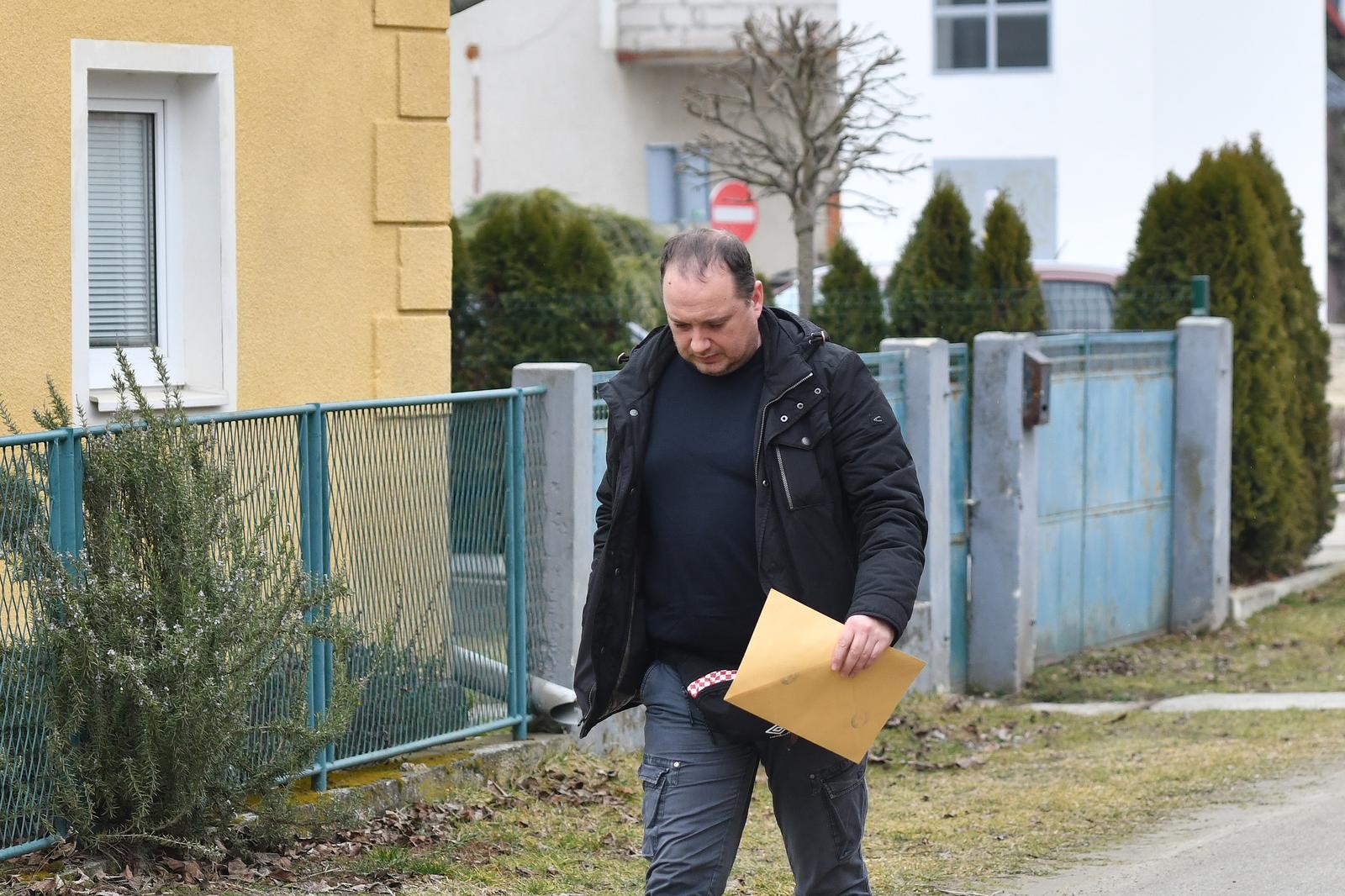 FOTO S TERENA Traje pretres kuće ministra Darka Horvata u Donjoj Dubravi!