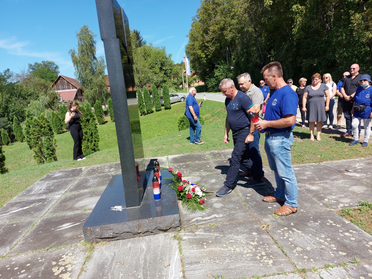 FOTO Društvo ‘Veteran’ povodom Oluje obišlo donje Pounje gdje je ratovalo prije 26 godina