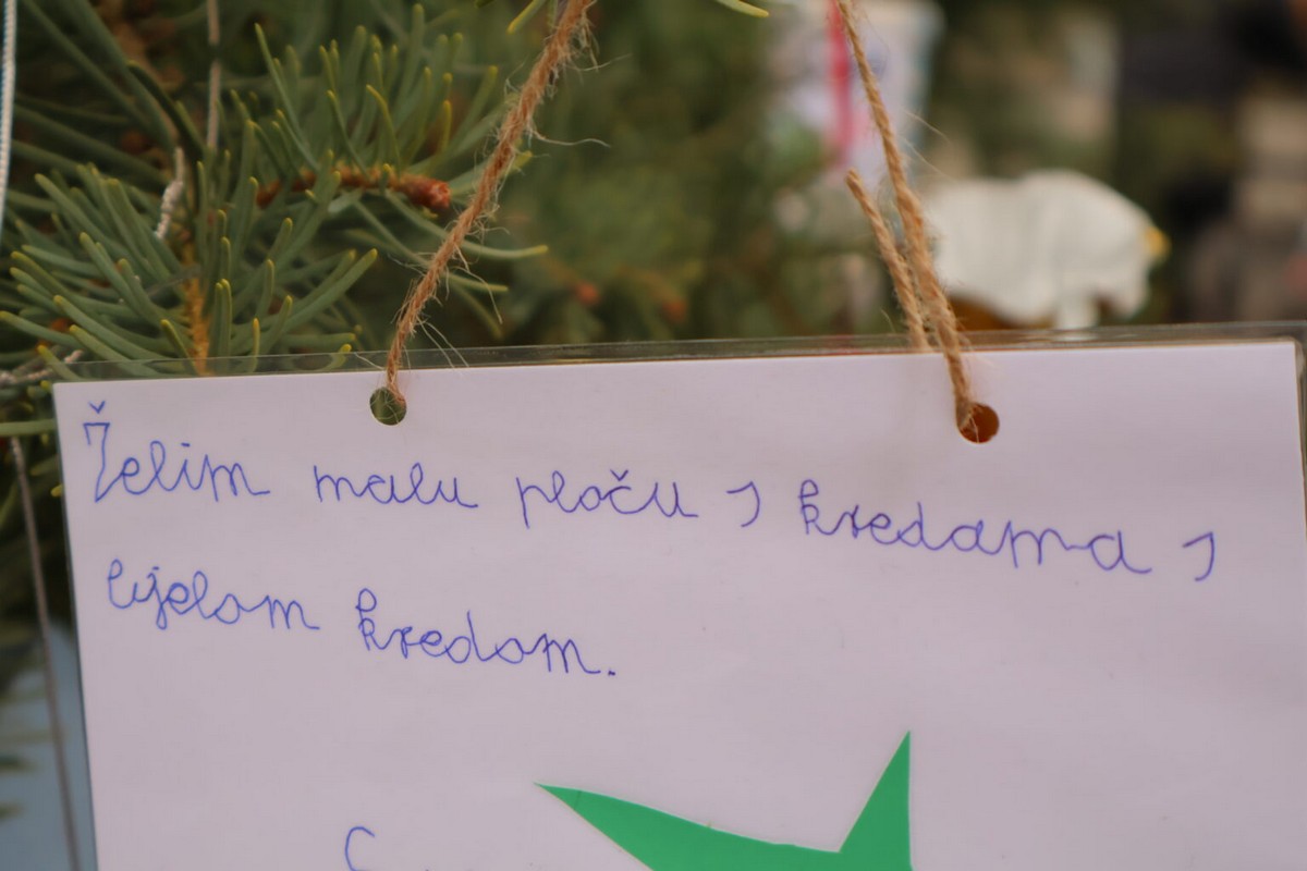 VELIKO SRCE Za više od 40 djece slabijeg imovinskog stanja ove će se godine ostvariti božićne želje