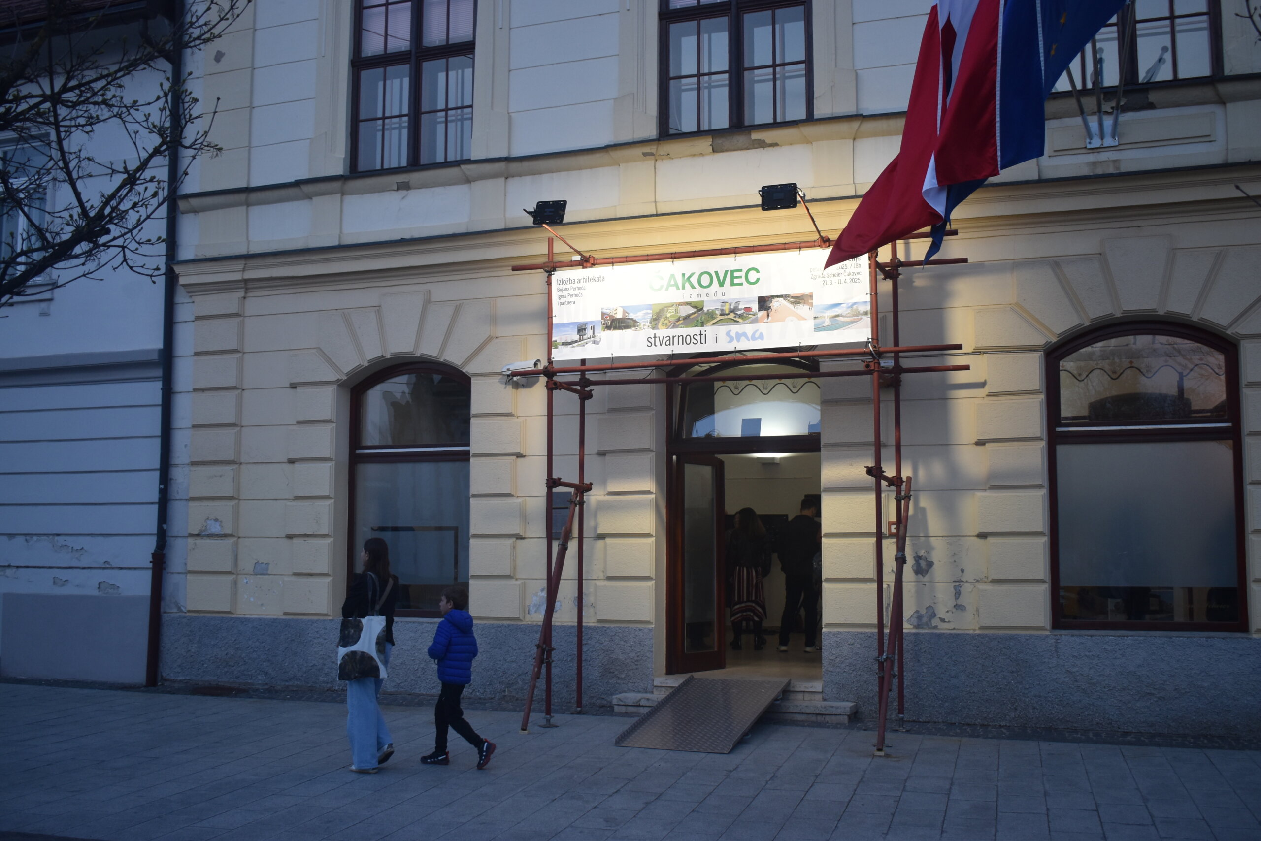 izložba bojan perhoč (1) izložba bojan perhoč (1)