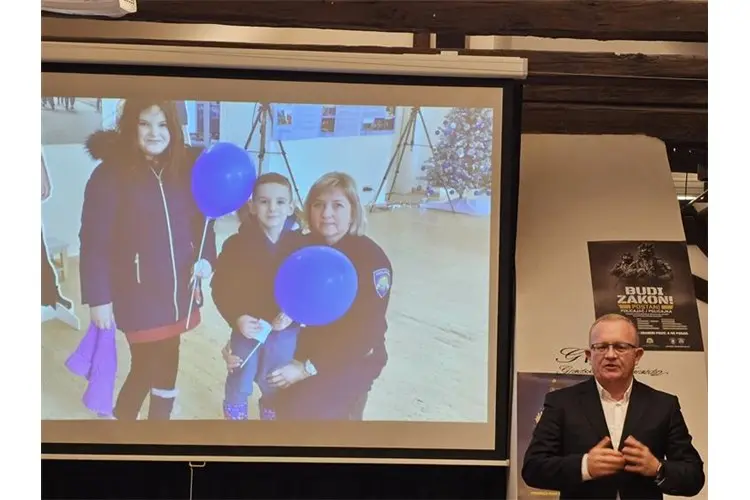 izložba budi zakon, budi policajac (5) izložba budi zakon, budi policajac (5)