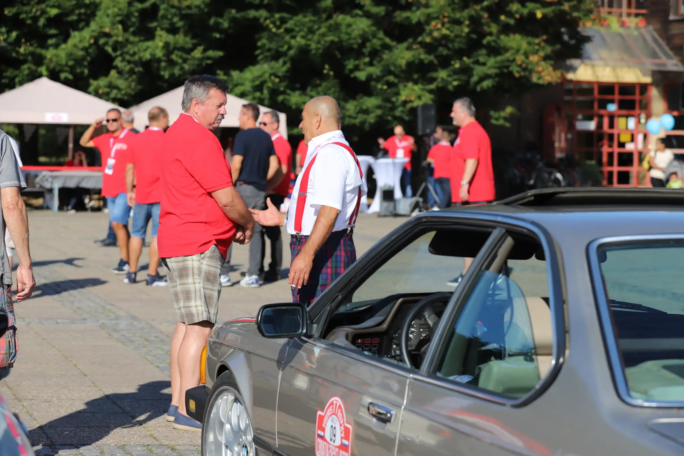 klasični automobili (20) klasični automobili (20)