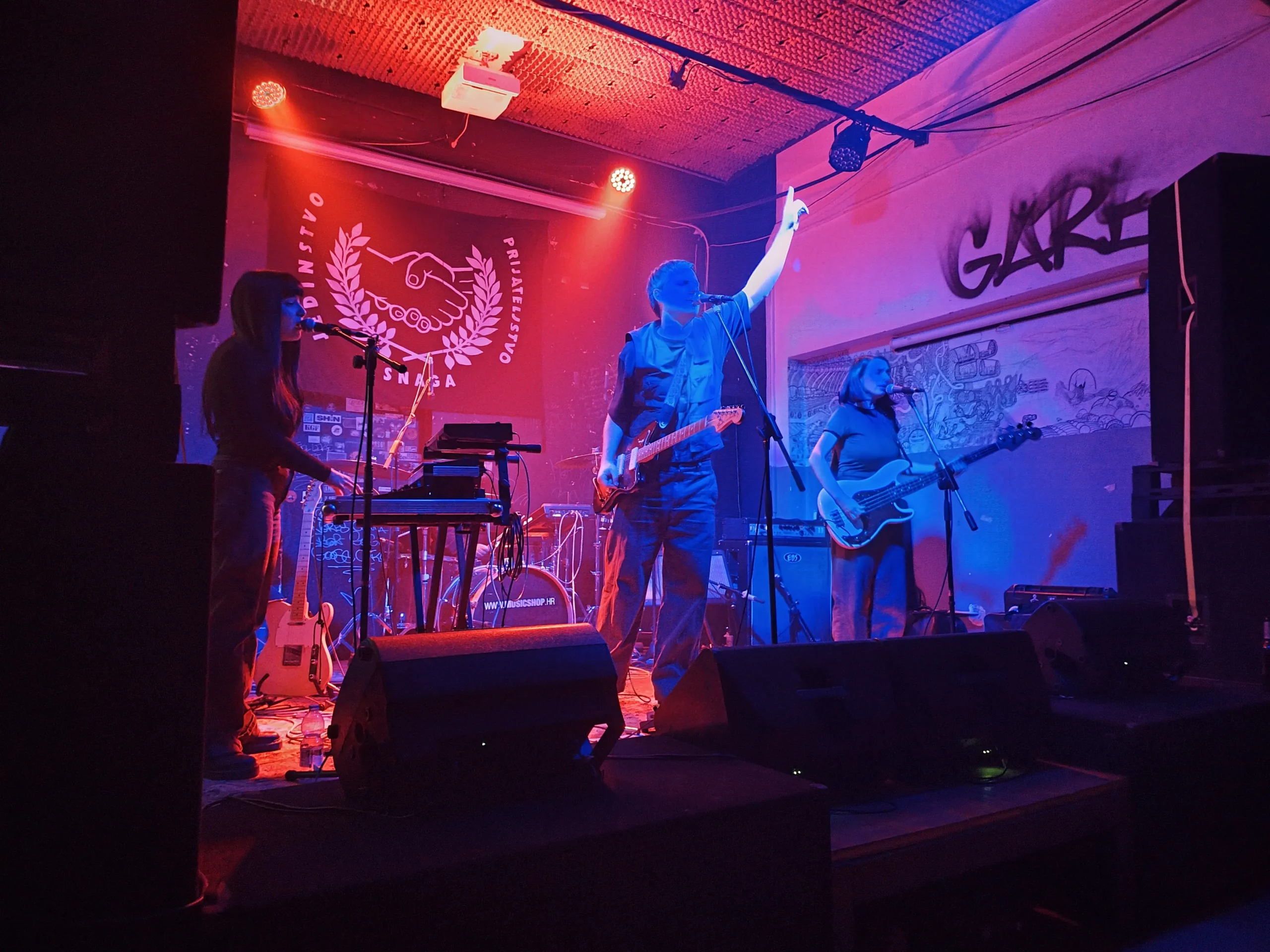 koikoi (25) koikoi (25)