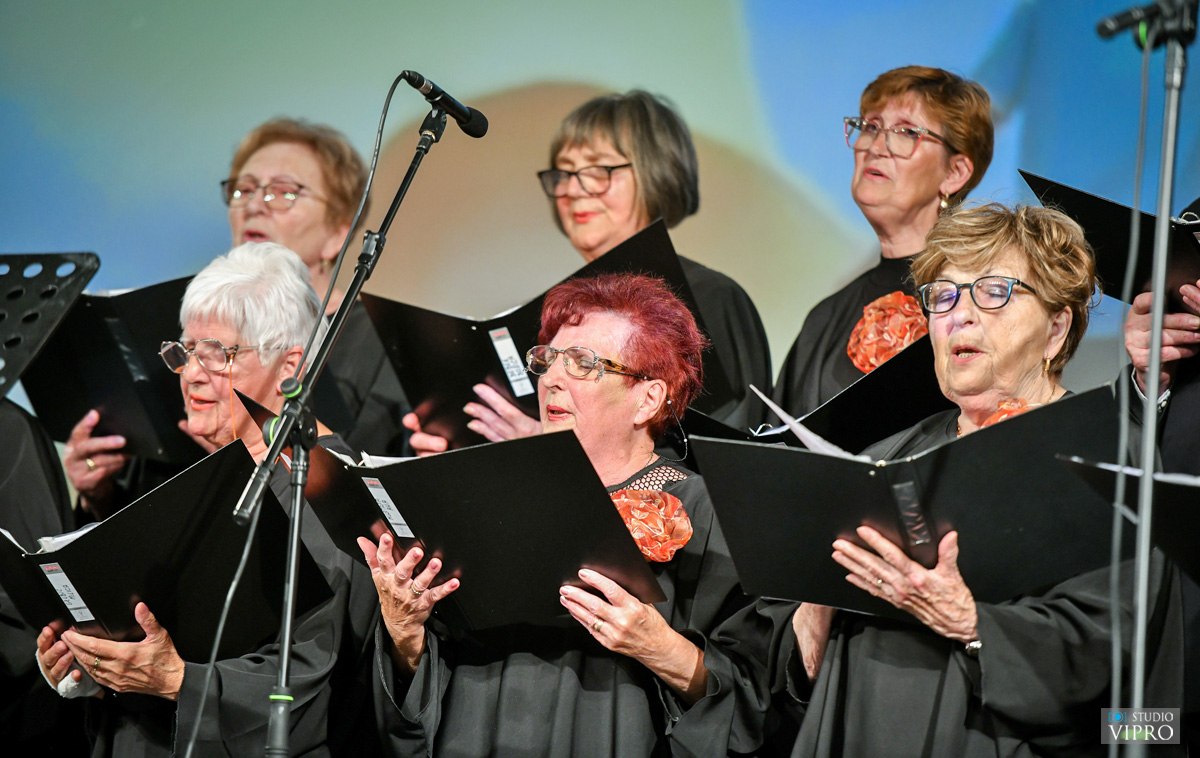 koncert majčin dan, pjevački zbor udruge umirovljenika prelog (14)