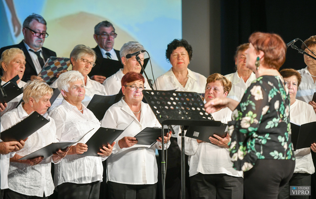 koncert majčin dan, pjevački zbor udruge umirovljenika prelog (9)
