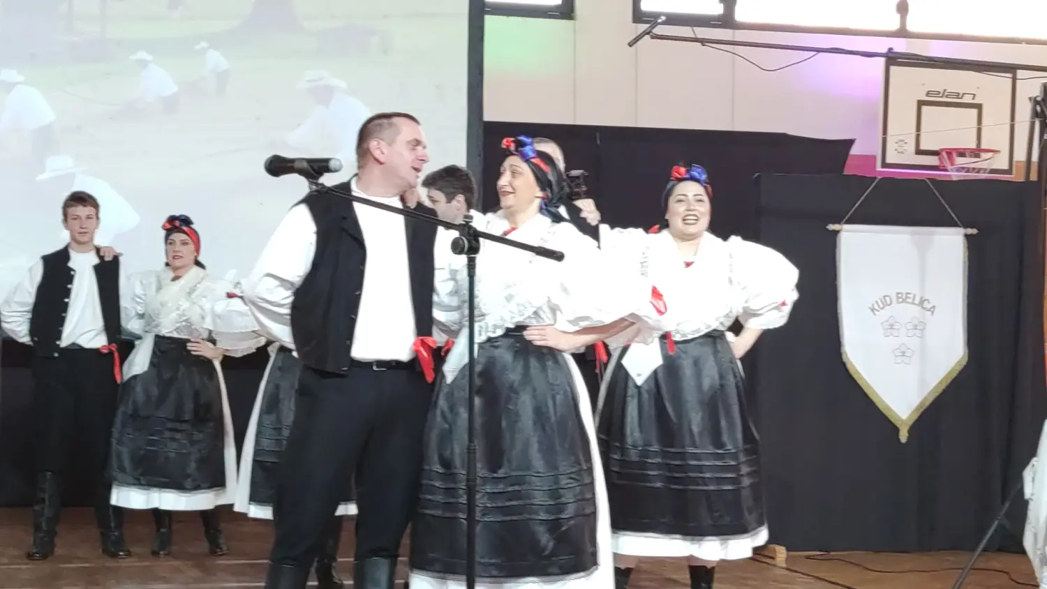 korak uz korak, ruku pod ruku (4)